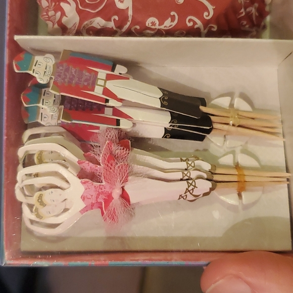 Williams Sonoma Nutcracker Ballet Cupcake Decoration Set - Picture 2 of 4